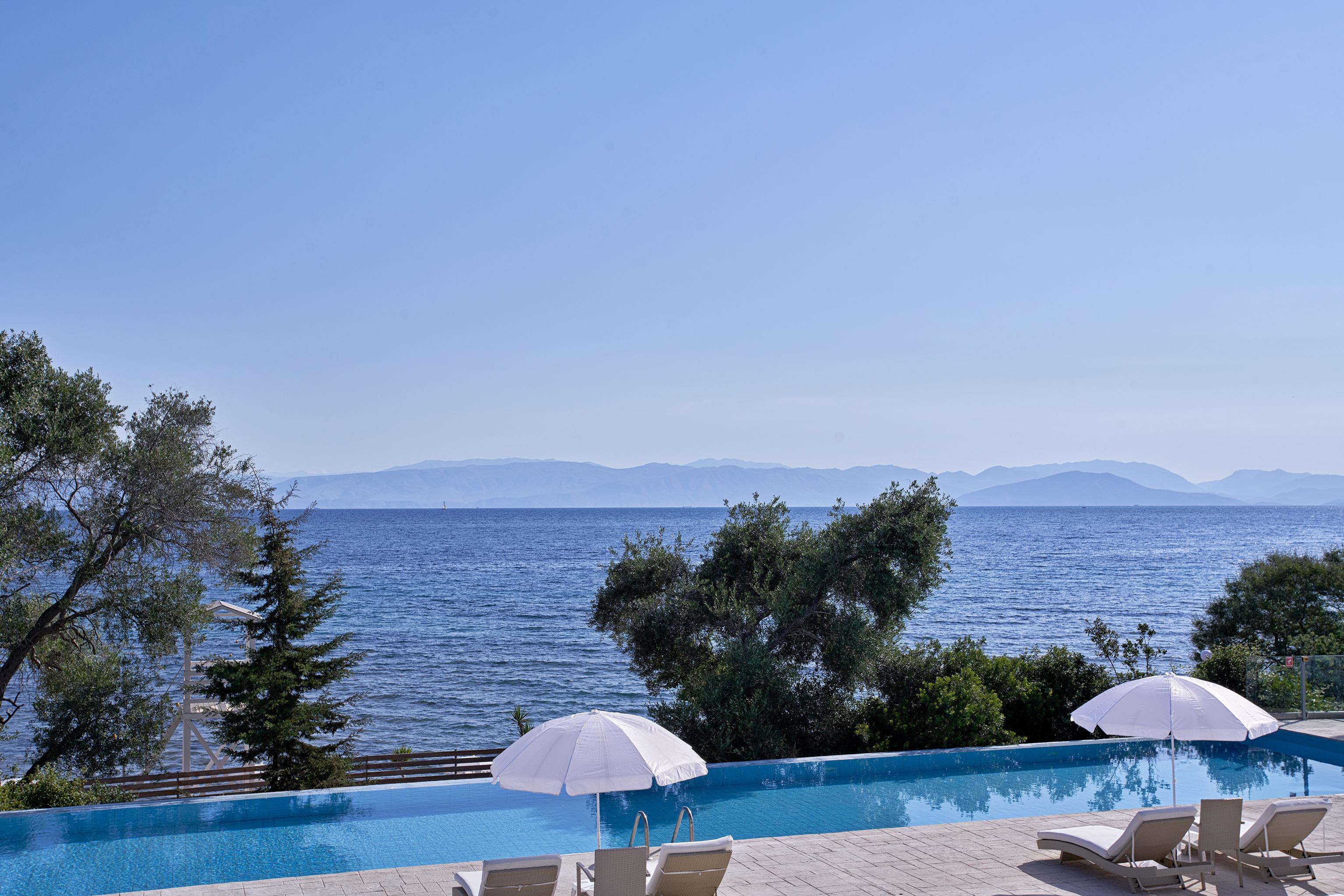 Kairaba Mythos Palace - Adults Only Kouspádhes Dış mekan fotoğraf View of the Gulf of Pagase from the coast of Glyfáda